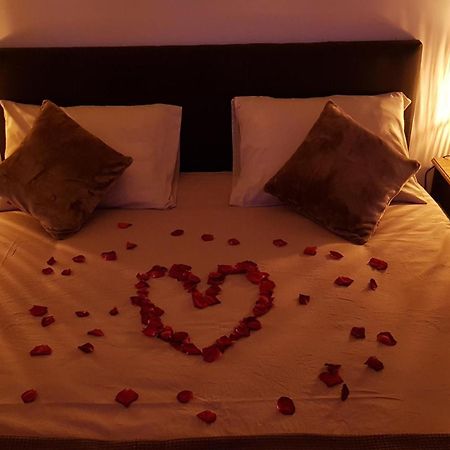 Love Room Jaccuzi Puisserguier Екстериор снимка