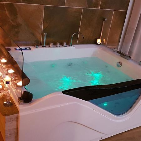 Love Room Jaccuzi Puisserguier Екстериор снимка